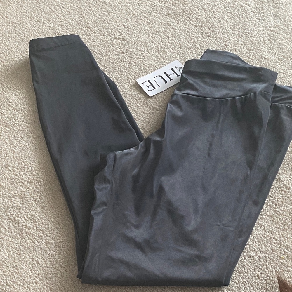 Hue body gloss Leggings size large NWT
